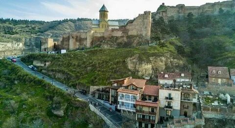 جورجيا: وجهة سياحية مثالية للبنات